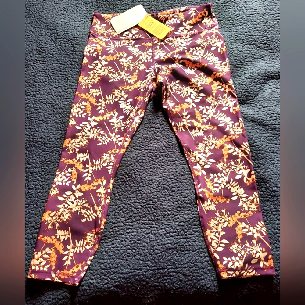 NWT Fabletics Power Hold Salar Capri Legging Women's M (6-8) Plum